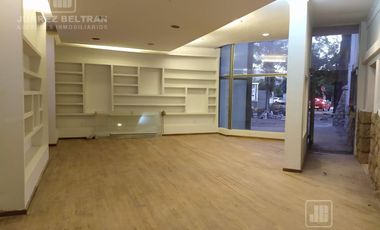 Amplio local Gauss y Mariotte - Villa Belgrano