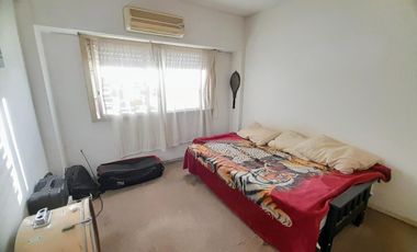 S.Martin(Ctro) - Espacioso Dpto. 4 amb al Frente , con excelente Balcón Terraza!