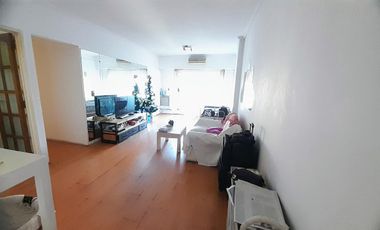 S.Martin(Ctro) - Espacioso Dpto. 4 amb al Frente , con excelente Balcón Terraza!