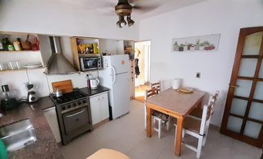 S.Martin(Ctro) - Espacioso Dpto. 4 amb al Frente , con excelente Balcón Terraza!