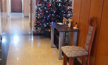 S.Martin(Ctro) - Espacioso Dpto. 4 amb al Frente , con excelente Balcón Terraza!