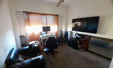 S.Martin(Ctro) - Espacioso Dpto. 4 amb al Frente , con excelente Balcón Terraza!