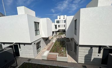 HOUSIN DUPLEX 2 Y 3 DORM CON COHERA.