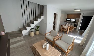 HOUSIN DUPLEX 2 Y 3 DORM CON COHERA.