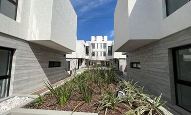 HOUSIN DUPLEX 2 Y 3 DORM CON COHERA.