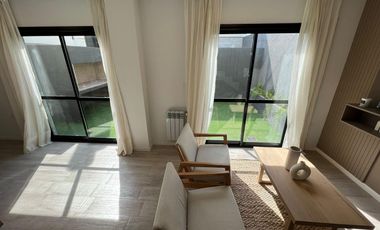 HOUSIN DUPLEX 2 Y 3 DORM CON COHERA.