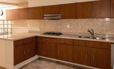 Oportunidad única en Pedregal – Casa para actualizar en ubicación premium