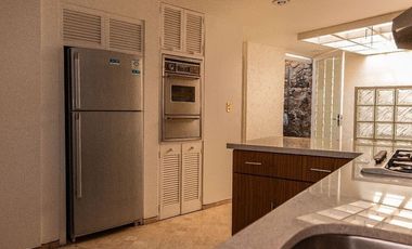 Oportunidad única en Pedregal – Casa para actualizar en ubicación premium