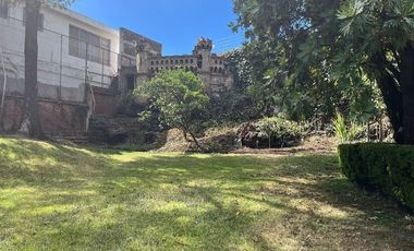 Gran oportunidad en Pedregal – Casa para remodelar con amplio terreno