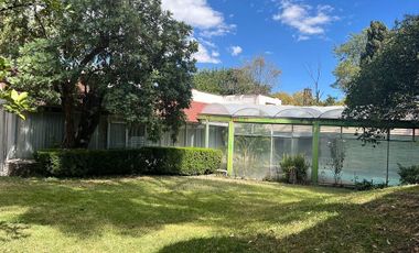 Gran oportunidad en Pedregal – Casa para remodelar con amplio terreno