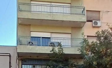 Edificio c/ LOCAL   2 DEPTOS