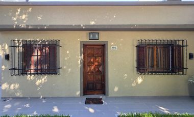 Casa 2 dormitorios Reciclada!