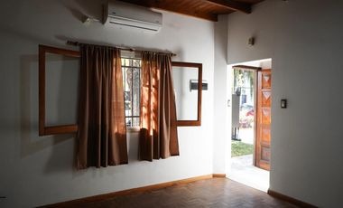 Casa 2 dormitorios Reciclada!