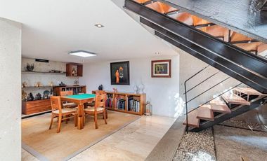 Residencia de lujo con jardín y seguridad en Jardines del Pedregal