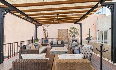Residencia de lujo con jardín y seguridad en Jardines del Pedregal