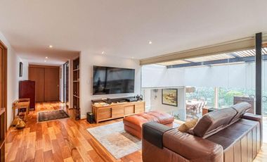 Residencia de lujo con jardín y seguridad en Jardines del Pedregal