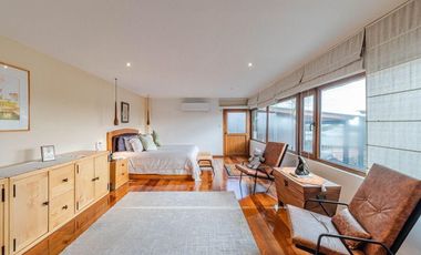 Residencia de lujo con jardín y seguridad en Jardines del Pedregal