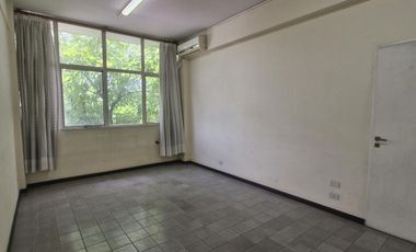 Venta Oficina 2 ambientes por escalera Centro de Pilar