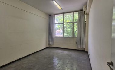 Venta Oficina 2 ambientes por escalera Centro de Pilar