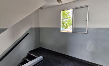 Venta Oficina 2 ambientes por escalera Centro de Pilar