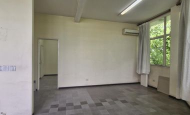 Venta Oficina 2 ambientes por escalera Centro de Pilar