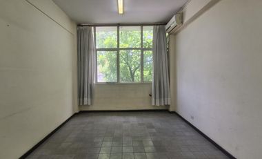 Venta Oficina 2 ambientes por escalera Centro de Pilar