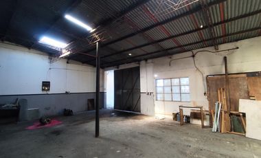 Galpón de 100m2 sobre lote de 10mx33m