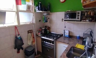 CHALET  4 AMB DESARROLLADO EN PLANTA BAJA  CON  AMPLIO JARDÍN AL FRENTE Y AL CONTRAFRENTE!