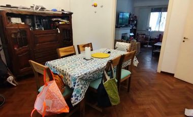 CHALET  4 AMB DESARROLLADO EN PLANTA BAJA  CON  AMPLIO JARDÍN AL FRENTE Y AL CONTRAFRENTE!