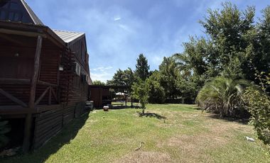 Casa en barrio privado Yacht Club Guazú. De 5 Ambientes. 800 m2 totales. Frente al Río Paraná Guazú.