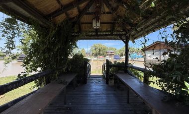 Casa en barrio privado Yacht Club Guazú. De 5 Ambientes. 800 m2 totales. Frente al Río Paraná Guazú.