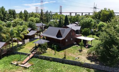 Casa en barrio privado Yacht Club Guazú. De 5 Ambientes. 800 m2 totales. Frente al Río Paraná Guazú.