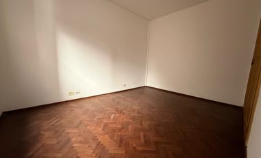 VENTA DEPARTAMENTO DE 3 DORMITORIOS + COMODÍN, EN EL CENTRO