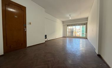 VENTA DEPARTAMENTO DE 3 DORMITORIOS + COMODÍN, EN EL CENTRO