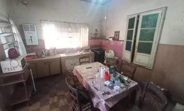 Venta Casa al frente 2 dormitorios patio y terraza