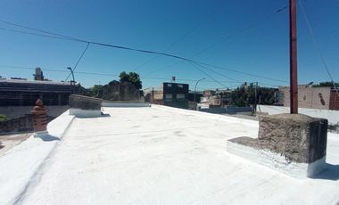 Venta Casa al frente 2 dormitorios patio y terraza