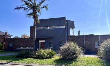 Venta casa Funes Hills Cadaques 3 dormitorios piscina