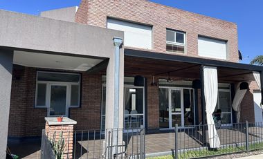 Venta casa Funes Hills Cadaques 3 dormitorios piscina