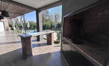 Venta casa Funes Hills Cadaques 3 dormitorios piscina