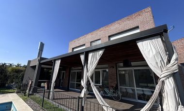 Venta casa Funes Hills Cadaques 3 dormitorios piscina