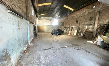 VENTA - Galpon deposito  / Terreno para contructora (PB+10)