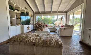 Casa cuatro dormitorios, Barrio cerrado Barrancas, prox. Urca