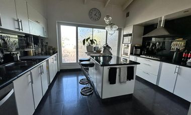 Casa cuatro dormitorios, Barrio cerrado Barrancas, prox. Urca