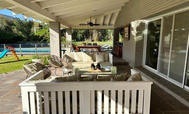 Casa cuatro dormitorios, Barrio cerrado Barrancas, prox. Urca