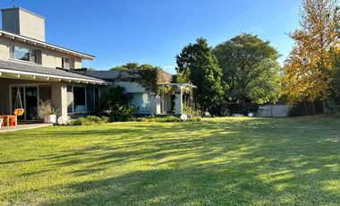 Casa cuatro dormitorios, Barrio cerrado Barrancas, prox. Urca