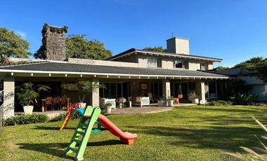 Casa cuatro dormitorios, Barrio cerrado Barrancas, prox. Urca
