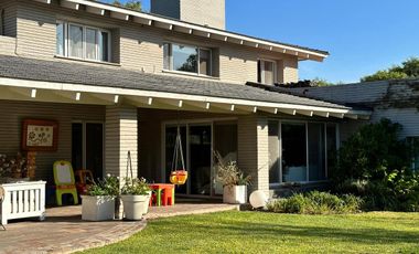 Casa cuatro dormitorios, Barrio cerrado Barrancas, prox. Urca