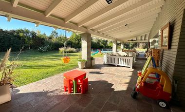 Casa cuatro dormitorios, Barrio cerrado Barrancas, prox. Urca