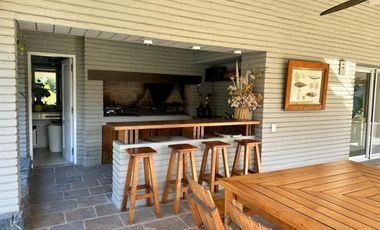 Casa cuatro dormitorios, Barrio cerrado Barrancas, prox. Urca