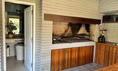 Casa cuatro dormitorios, Barrio cerrado Barrancas, prox. Urca